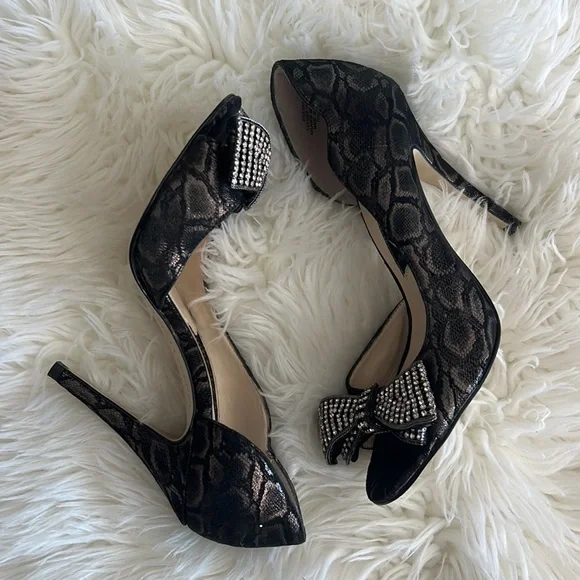 🔹 Boutique 9 Snakeskin Print with Rhinestone Bow Peep Toe Pump - Picture 4 of 7